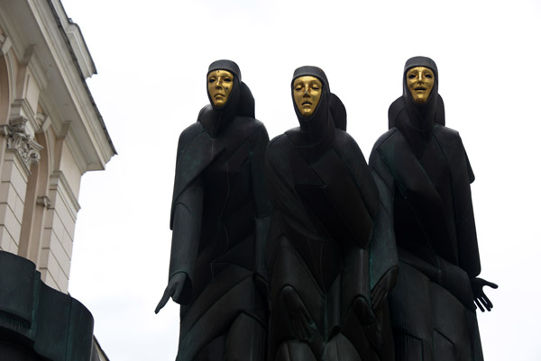 “Three Muses”, by sculptor Stanislovas Kuzma, outside the Lithuanian National Drama Theatre, Vilnius