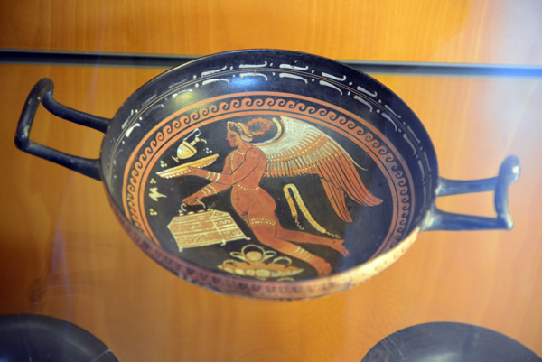 Cup with winged Genie, 330-320 BC