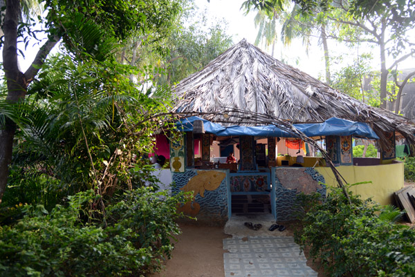 A restaurant on River Road outside Hampi Bazar