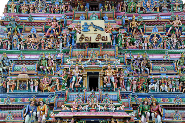 Colorful tower (gopuram) of the Kapaleeswarar Temple