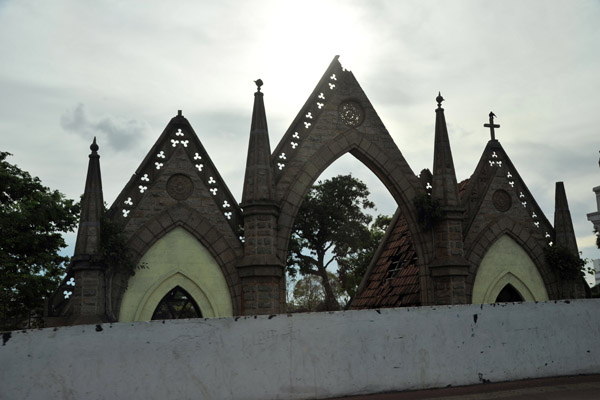Church ruin next to the Periyar Bridge, Chennai