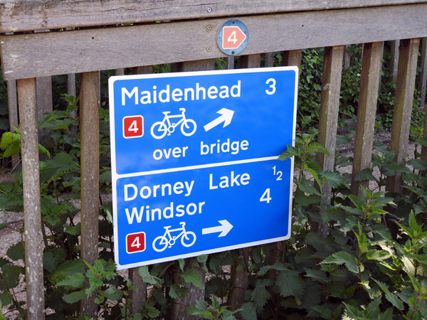 Thames Path cycleway between Windsor and Maidenhead