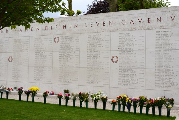 Wall with the names of 1722 missing American servicemen 