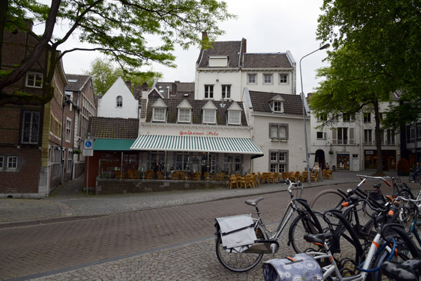 Caf 't Pothuiske, Het Bat, Maastricht