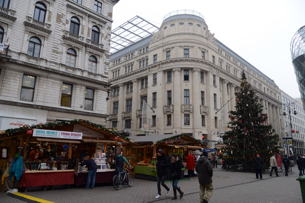 Christmas market in the center of Budapest