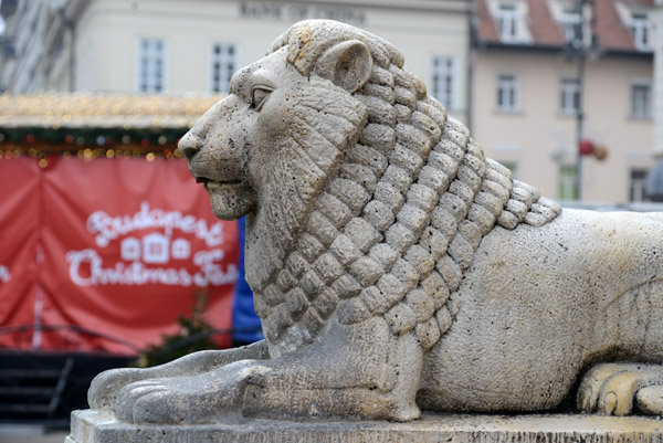 Lion sculpture in the center of the Budapest Christmas Market