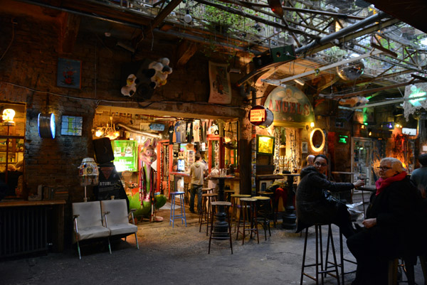 Szimpla Kert, one of the ruin bars in Budapest