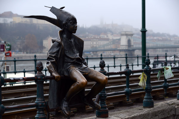 Kiskirlylny-szobor - Little Princess statue, Budapest