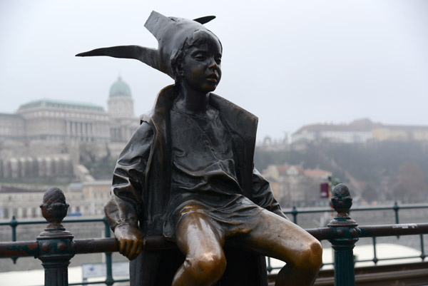 Kiskirlylny-szobor - Little Princess statue, Budapest