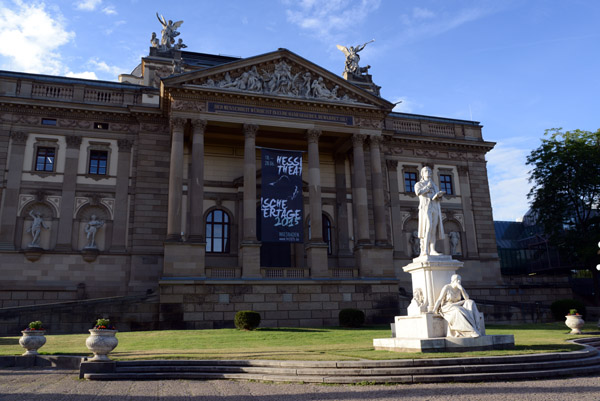 Schiller-Denkmal, Hessisches Staatstheater - south side