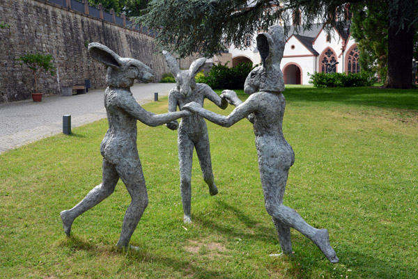 Sculpture Exhibition, Sophie Ryder - Dancing Ladies, Kloster Eberbach