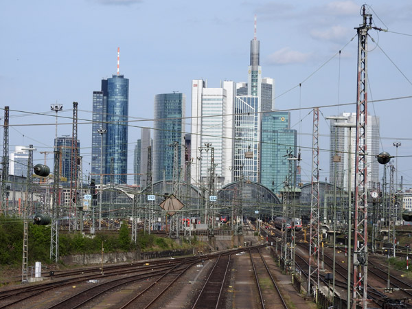 Railyard leading to Frankfurt Hauptbahnhof