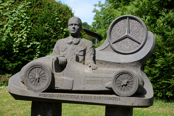 Rennfahrer Rudolf Caracciola Denkmal. Remagen