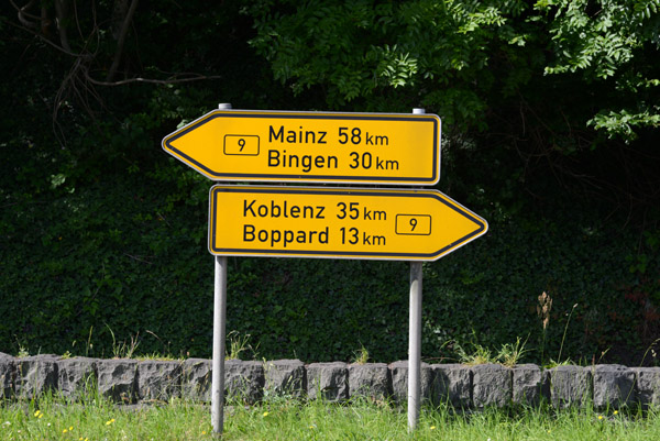 Bundestrae 9 on the Left Bank of the Rhein between Koblenz and Mainz