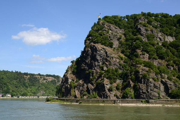 Loreley, 132m/433ft cliff rising above the Rhine