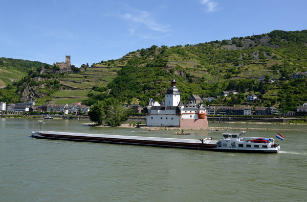 A Dutch river freighter passes Burg Pfalzgrafenstein without paying a toll