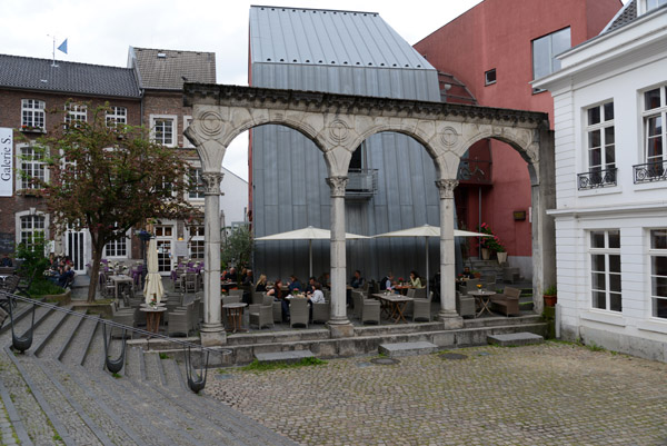Hof, a pleasant square in Aachen with Roman arches