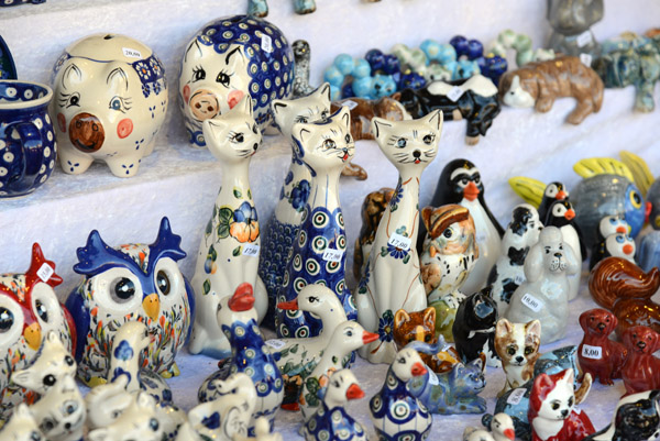 Ceramic cats, Weihnachtsdorf Maria-Theresien-Platz