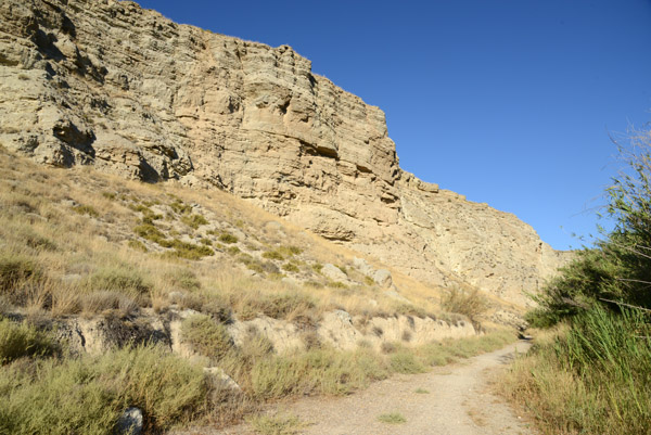 Cycling/Hiking path along the escarpment, Galacho de Juslibol