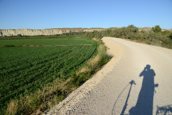 Cycling the quiet dirt roads of the Ebro River Valley