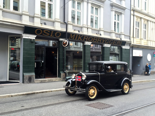 Classic car in front of the Oslo Mikrobryggeri