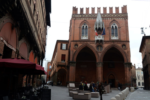 Piazza della Mercanzia, Bologna