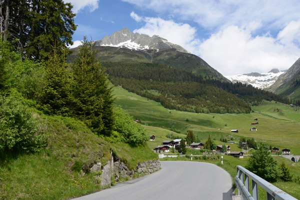 Via Alpsu (Gassa) approaching  Sedrun