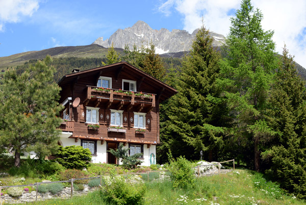 Swiss Alpine Chalet with Witenalpstock, Dieni