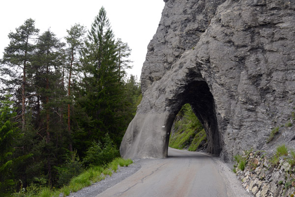 Narrow tunnel, Versamerstrasse