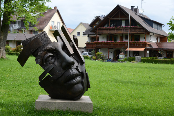 Skulptura in the park by Fischerklause, Wasserburg (Bodensee)
