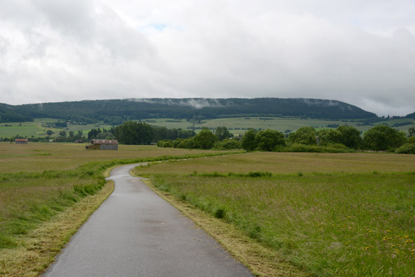 When the Donauradweg isn't directly on the river bank, it usually follows small, peaceful country lanes