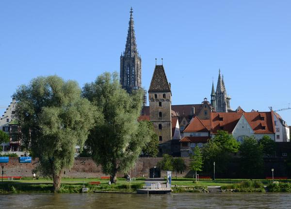 Ulmer Mnster and Metzgerturm from across the Danube in Neu-Ulm