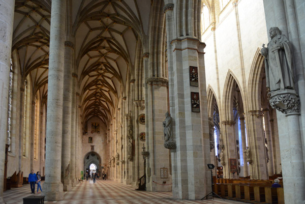 Interior of the Ulm Minster with its 5 aisles, 1377-1543