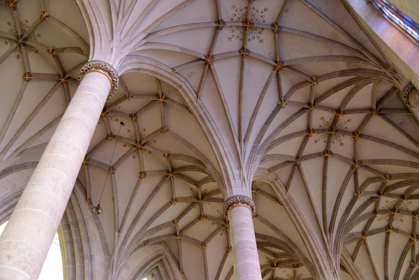 Ceiling of with colonnade of one of the side aisles, Ulm Minster