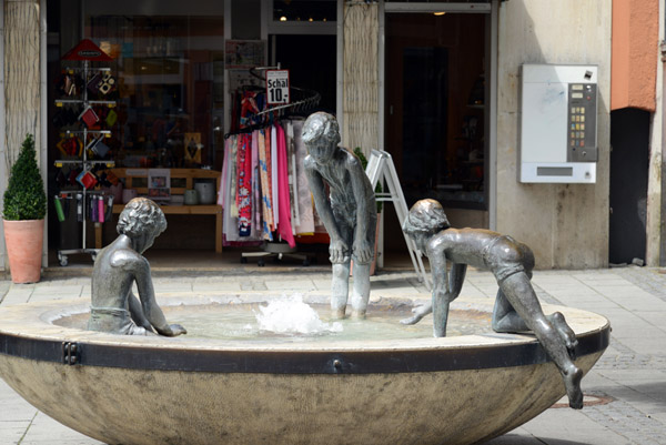 Der Buben-Brunnen, Theresienstrae, Ingolstadt