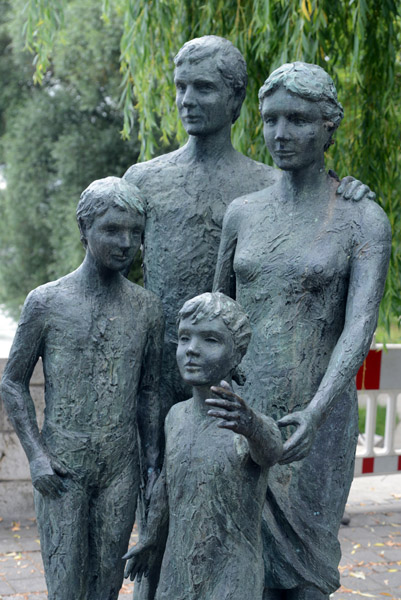 Sculpture of a family along the Danube, Ingolstadt