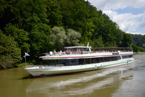 Another river boat coming upriver from Kelheim