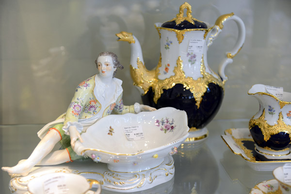 Meissen Porcelain Figure holding a Bowl 6867, 