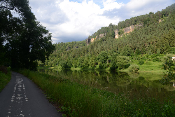 The Ebleradweg covers 1300 km of from the Czech source to the North Sea