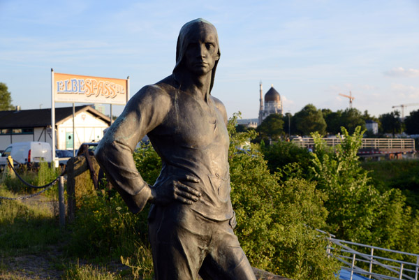 Sculpture - Der Lastentrger/The Porter, Elbehafen, Dresden