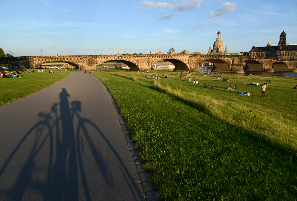 Late afternoon on the Elberadweg, Knigsufer, Dresden