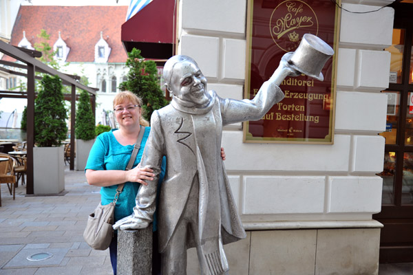 Debbie with the Schne Nci sculpture at Caf Mayer, Bratislava