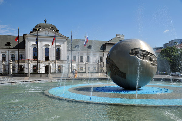 Fontna mieru - Planet of Peace Fountain, Slovak Presidential Palace