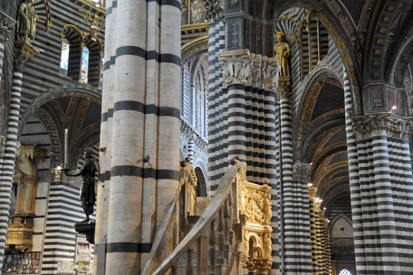 Massive striped pillars supporting the dome of Siena Cathedral 