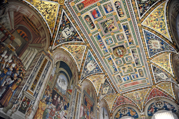 The spectacular Piccolomini Library with frescoes by Pinturicchio