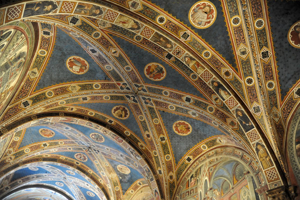 Pilgrims' Hall covered with frescoes, the ceiling by Domenico di Bartolo, Santa Maria della Scala
