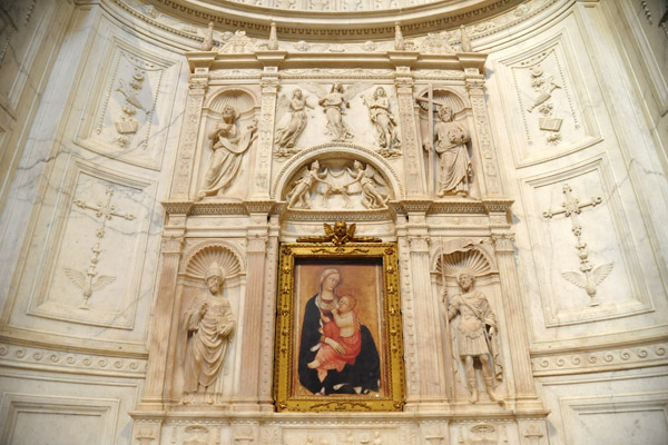 Piccolomini Altar with Nursing Madonna, ca 1385, and 4 sculptures by Michelangelo