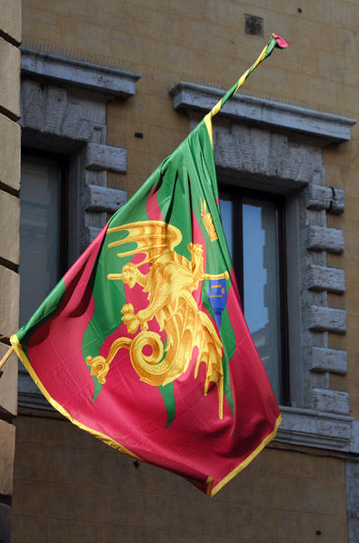 Siena is divided into 17 districts, called contrade - flag of Drago