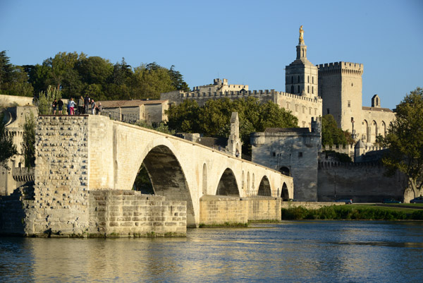 Pont d'Avignon with the Palais des Papes