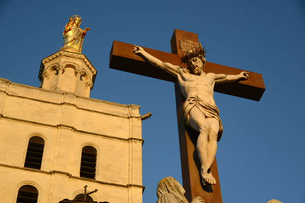 Baussan's Christ with the golden statue of the Virgin Mary atop Avignon Cathedral
